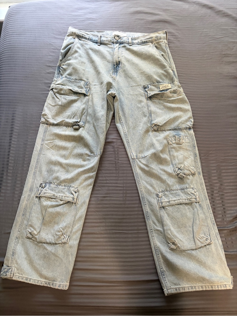 PacSun Men's Light Wash Cargo Jeans - Pale Blue
